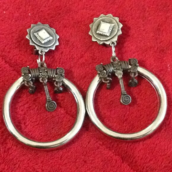 **SALE** Rare Vintage Robert Rose Dangle Silver Tone Clip Back Earrings - Picture 1 of 2